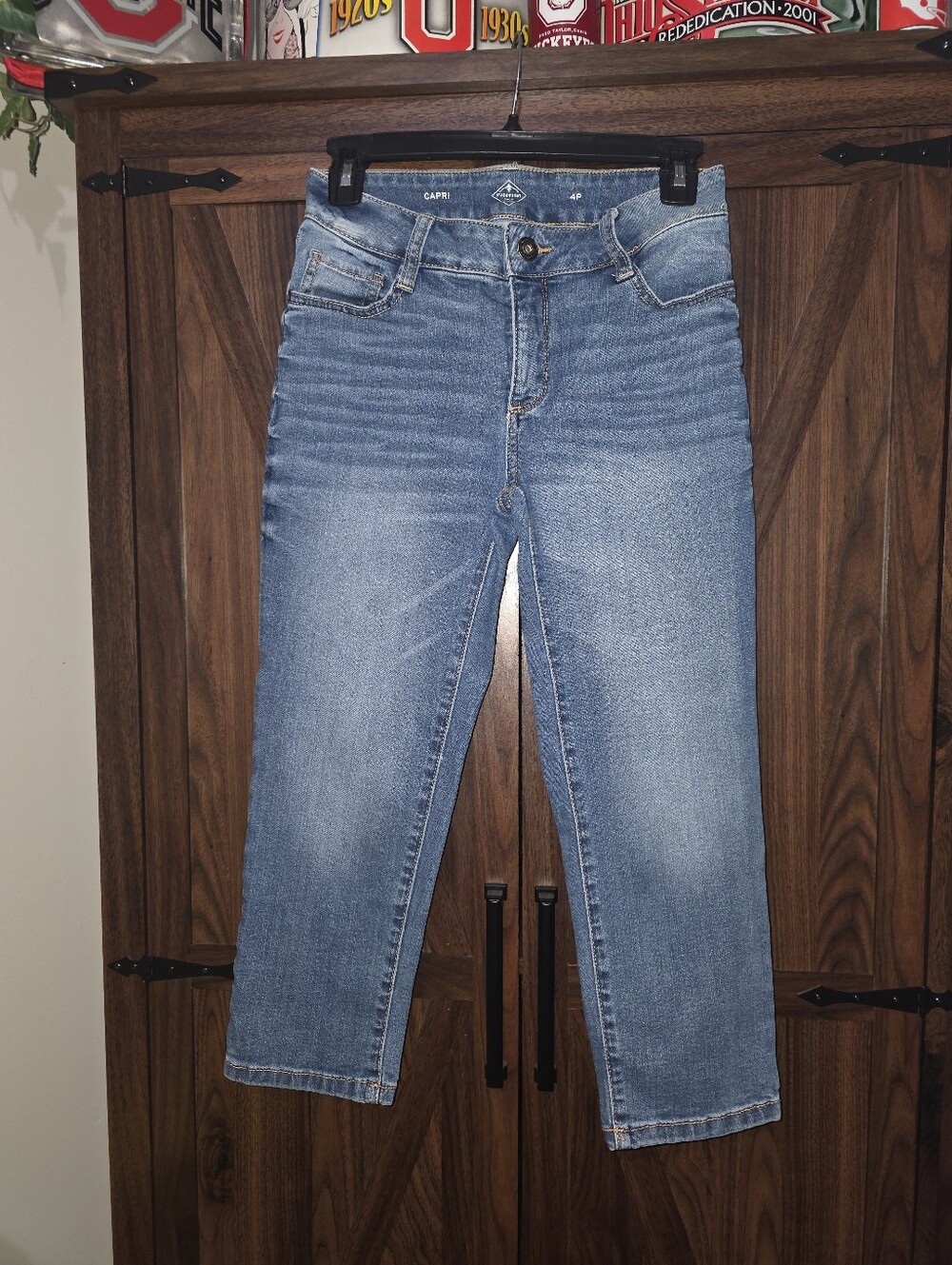 Awesome St. John's Bay Cropped Capri Jeans Size 4P